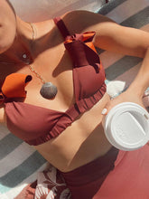 Load image into Gallery viewer, The Landyn Shell Necklace