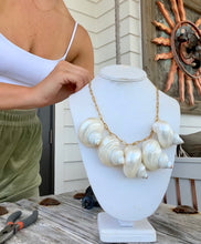 Load image into Gallery viewer, The Grayt Shell Necklace

